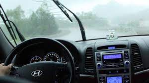 Lái xe khi trời mưa